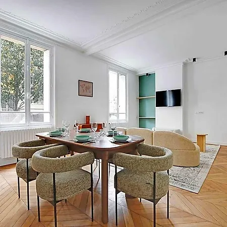 Elegant In Neuilly-sur-seine A Charming Retreat *