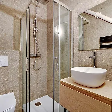 Elegant In Neuilly-sur-seine A Charming Retreat *