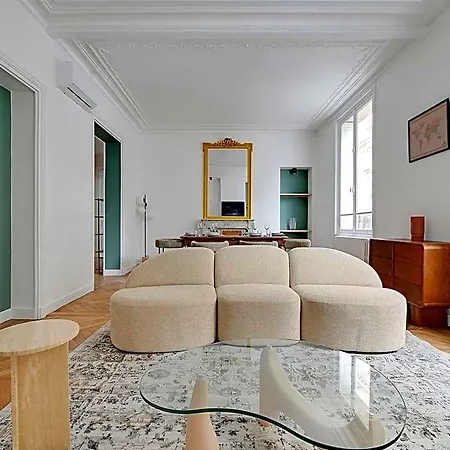 Appartement Elegant In Neuilly-sur-seine A Charming Retreat