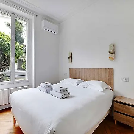 Appartement Elegant In Neuilly-sur-seine A Charming Retreat