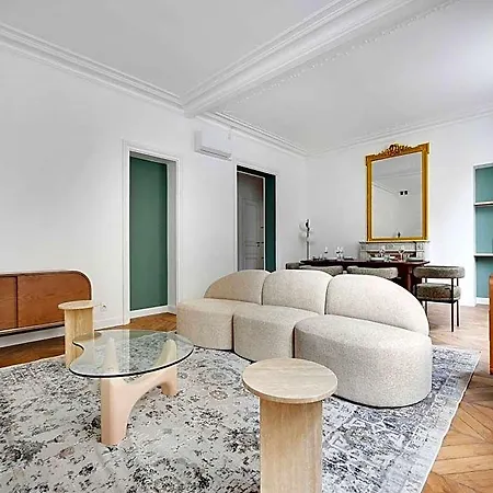 Elegant In Neuilly-sur-seine A Charming Retreat *