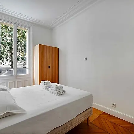 Elegant In Neuilly-sur-seine A Charming Retreat Apartamento